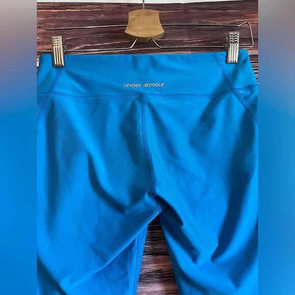 Under Armor Fitted Athletic Leggings. Size Small. - Picture 4 of 5